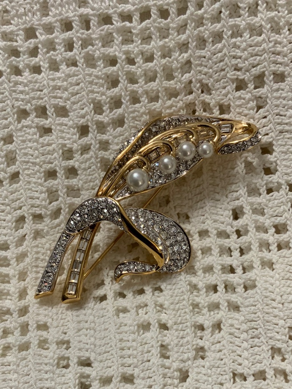Gold Ribbon Brooch with Pearls and Clear Crystals